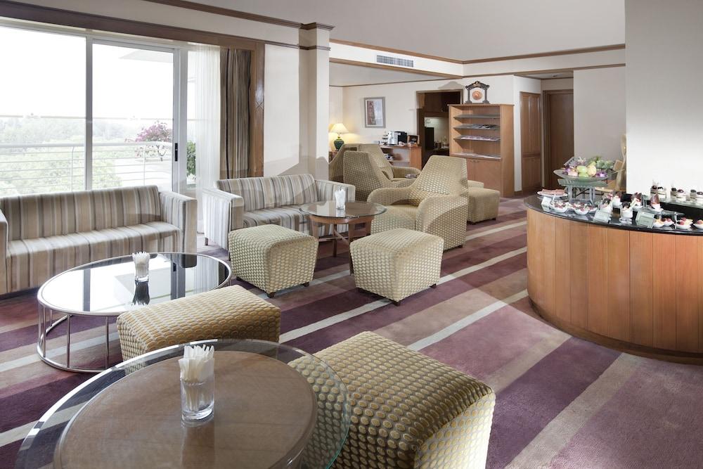 Dorsett Grand Labuan Hotell Exteriör bild