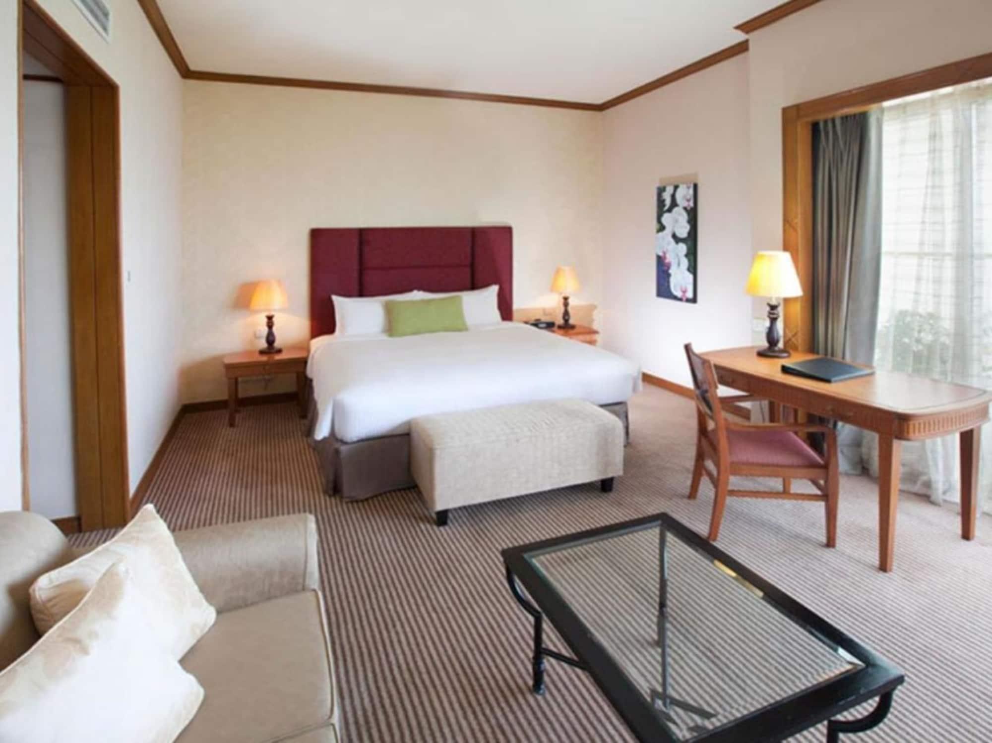 Dorsett Grand Labuan Hotell Exteriör bild