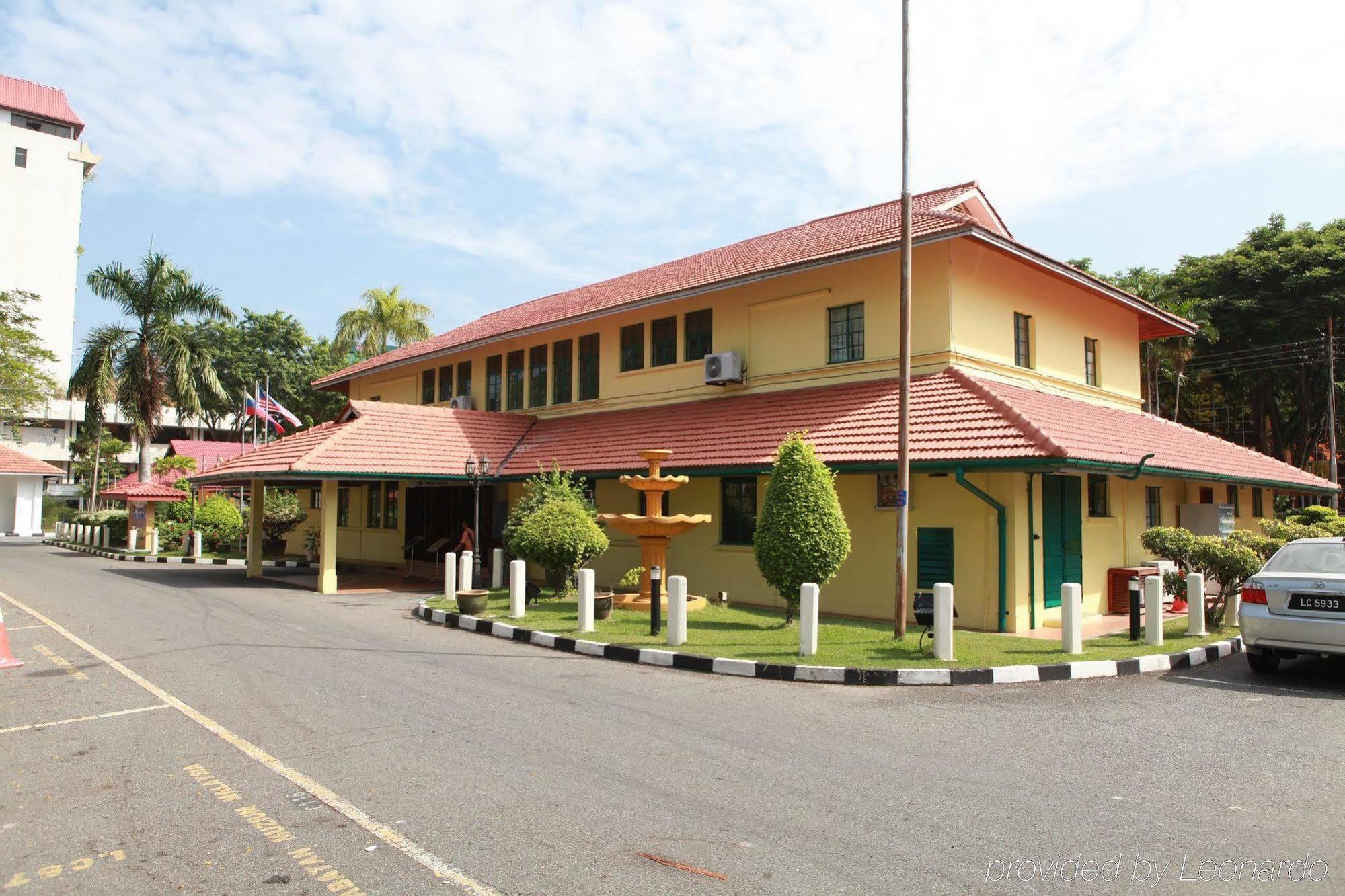 Dorsett Grand Labuan Hotell Exteriör bild