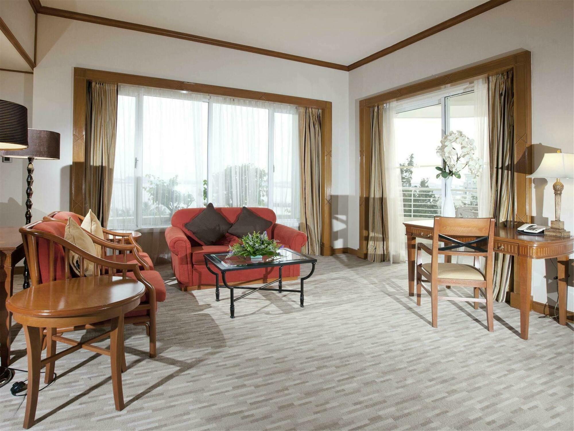 Dorsett Grand Labuan Hotell Exteriör bild