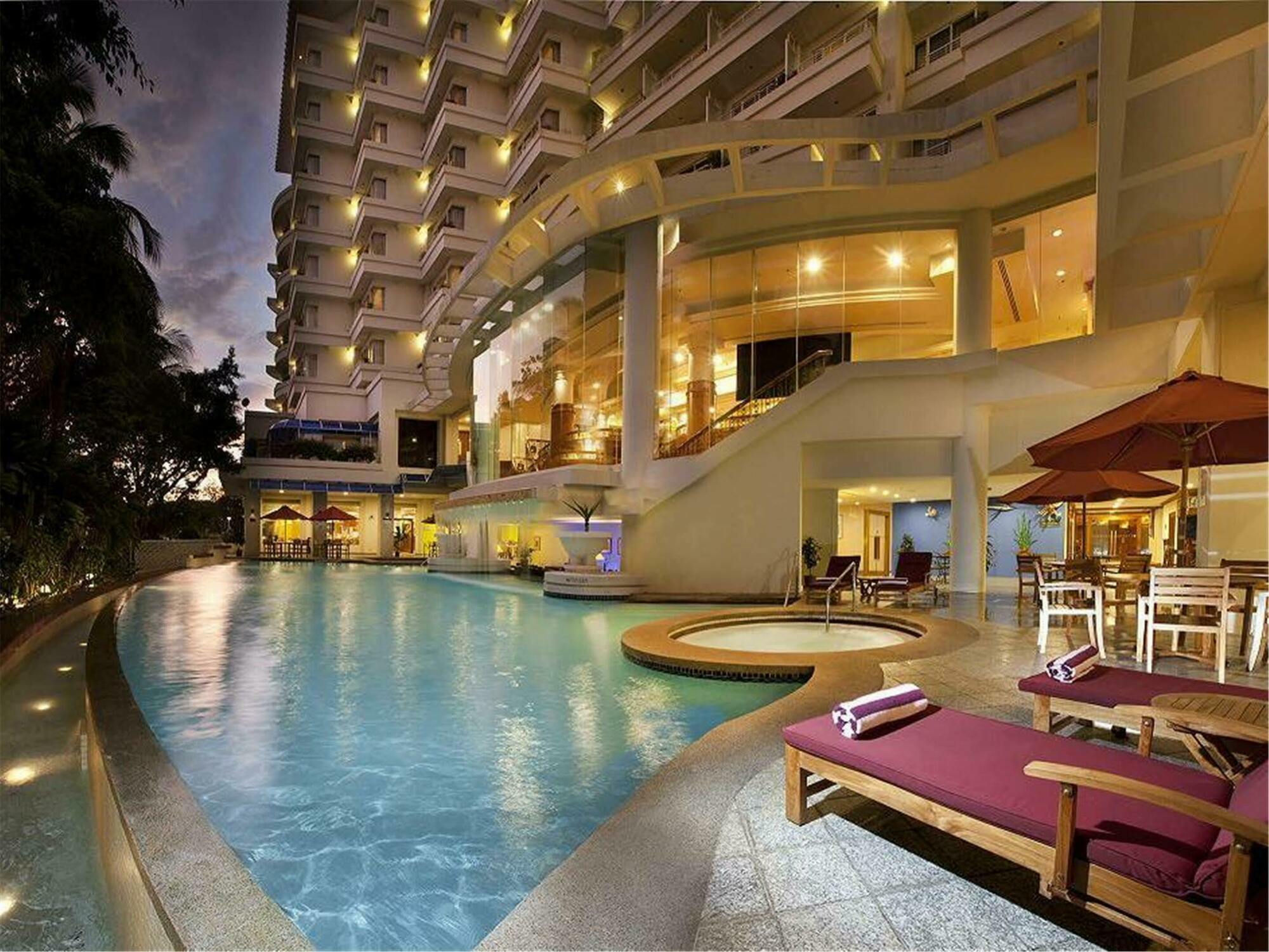 Dorsett Grand Labuan Hotell Exteriör bild