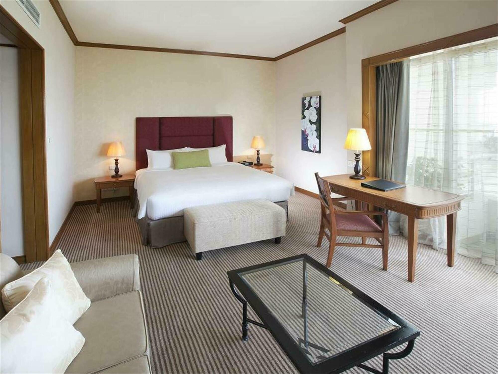 Dorsett Grand Labuan Hotell Exteriör bild