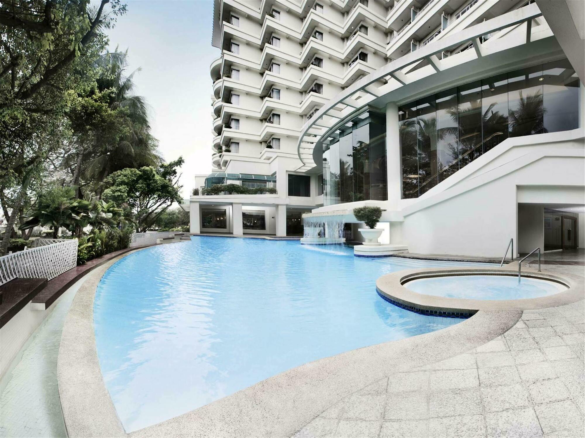Dorsett Grand Labuan Hotell Exteriör bild